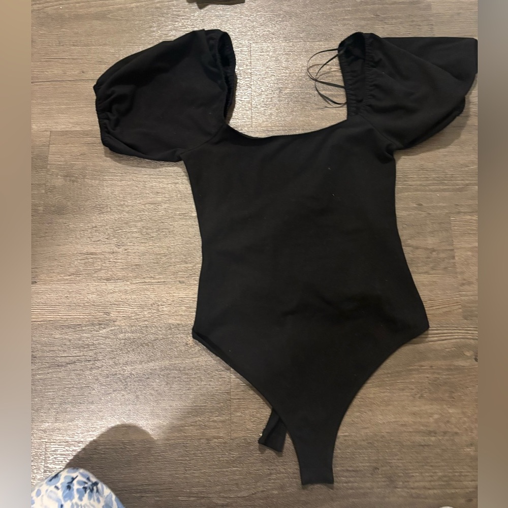American threads puff sleeve open back body suit